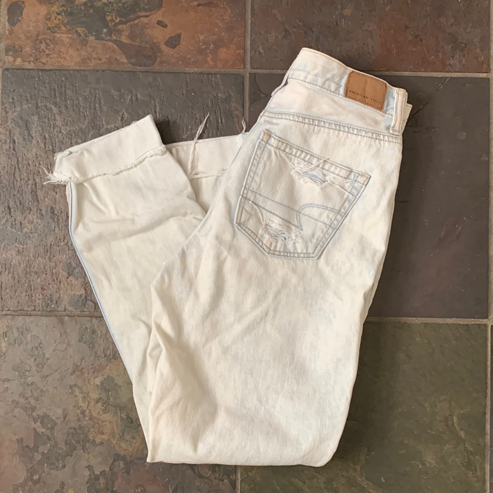 American Eagle light wash mom jeans